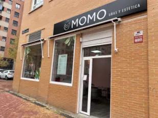 MOMO UÑAS