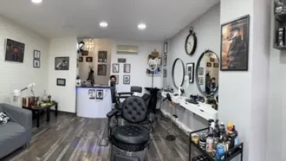 Monkey Studio Barber Shop